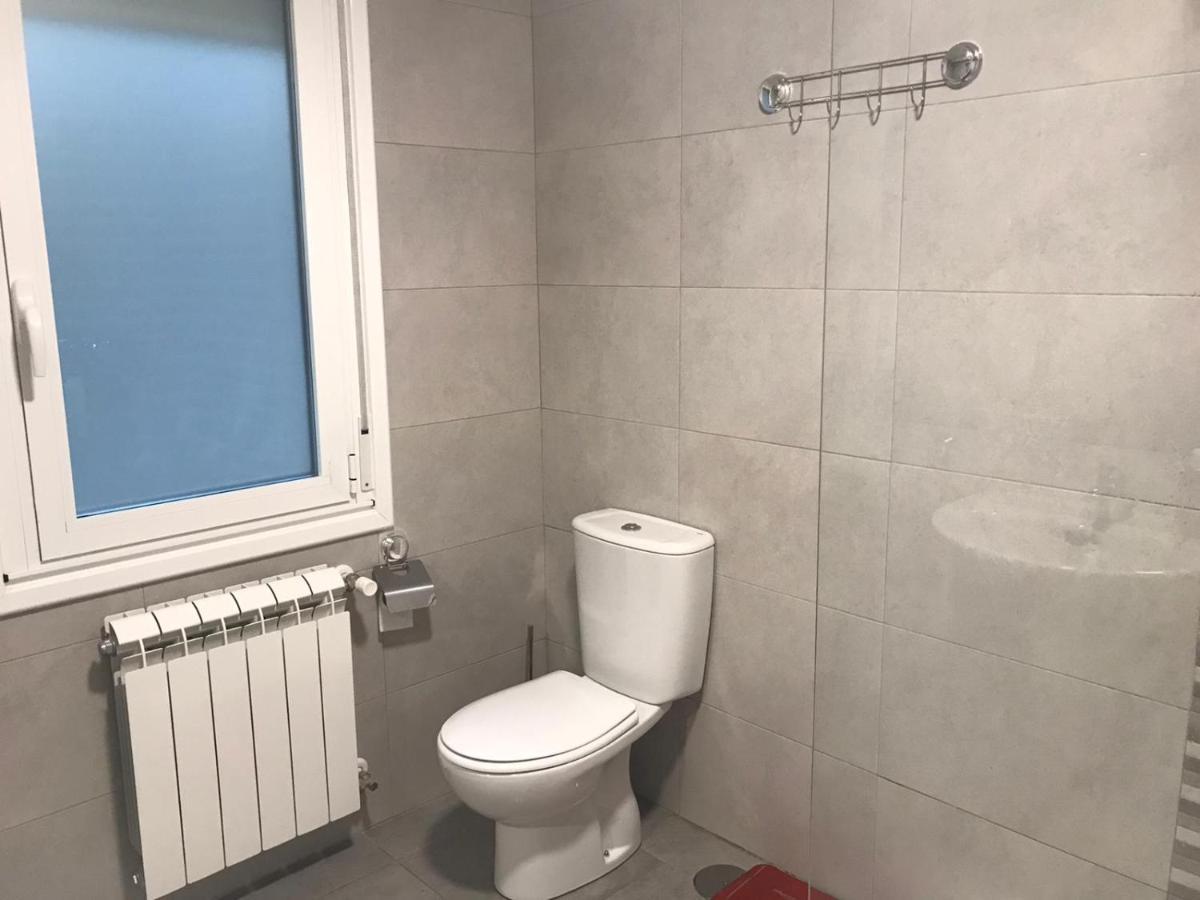 Large Double Room with Shared Bathroom,977105368:JPEG
